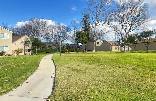 Brea Mall romantic two-bedroom house - Photo 23