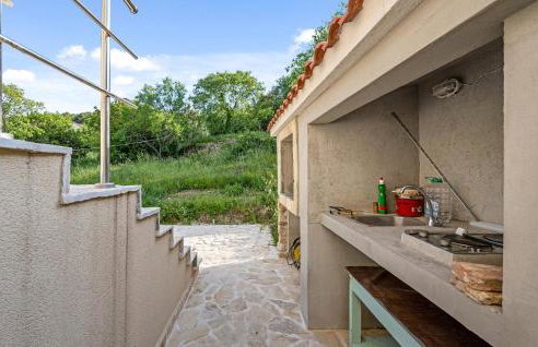 Cozy Apartment In Zlarin With Wifi - Photo 9