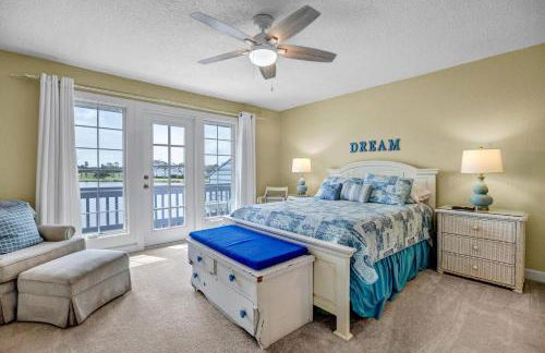 Beachy Vibes - 2BR w lake views & screened sunroom - Foto 34