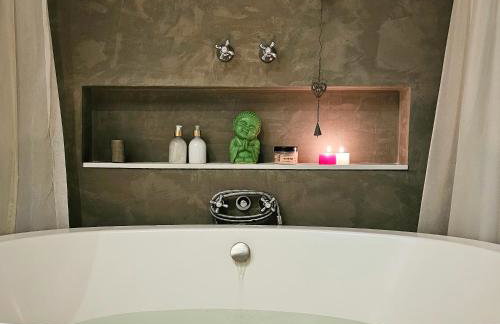 Lux 12 - Cobertura Romantica com piscina aquecida e vista mar - Foto 23