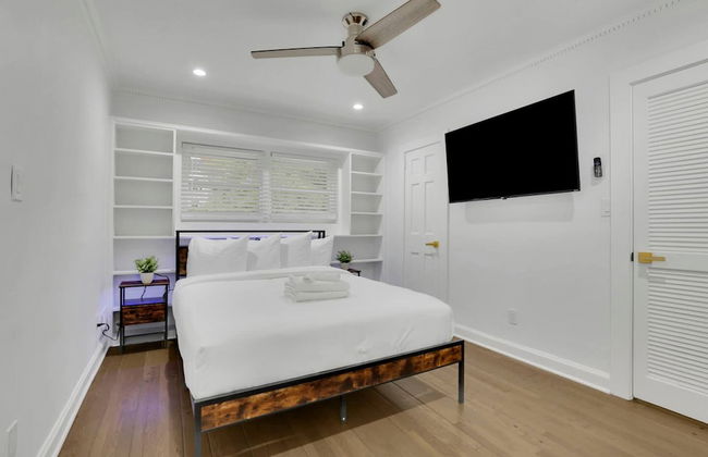 Luxury 7BR Buckhead Oasis w Pool Gameroom Firepit - Foto 12