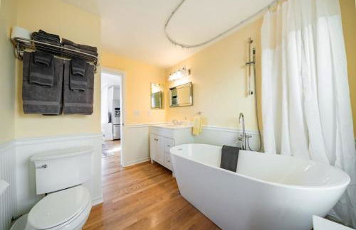 Orca Haven - 2BR with Scenic Views in Richmond Beach - Foto 26