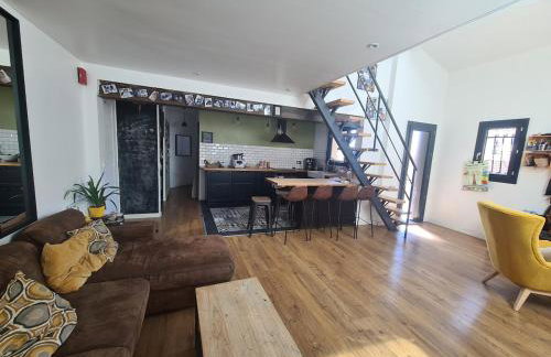 family home between land and sea with pool - Photo 18