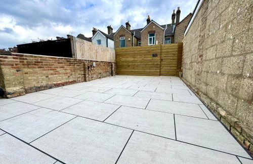 Stunning 4-Bedroom Home - 10 mins to Sandbanks Beach - Photo 22