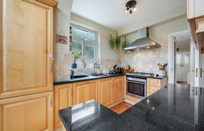 A Delightful 4-bedroom Home With a Private Garden - Foto 5