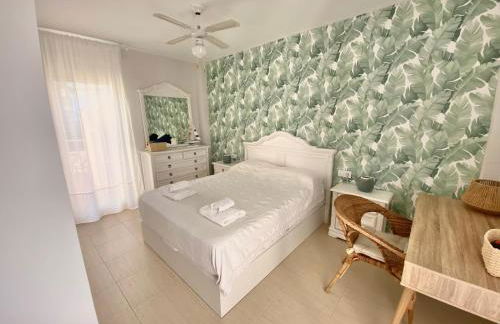 1ªLínea-50m de playa-Reformado-BBQ privada-Vistas al mar-3 terrazas - Foto 13