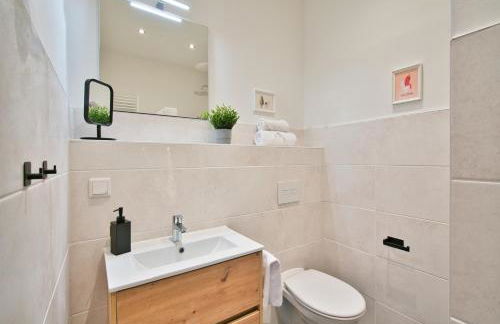 Halle Suites by FullHouse - free parking & WiFi - Foto 21