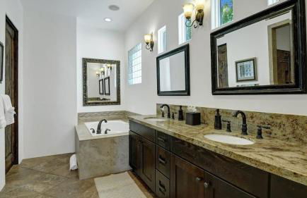 Movie Theater, Game Room, Pool, Hot Tub, & Views Villa Toscana by Avantstay - Foto 30