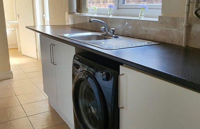 Spacious House in Stoke - Photo 32