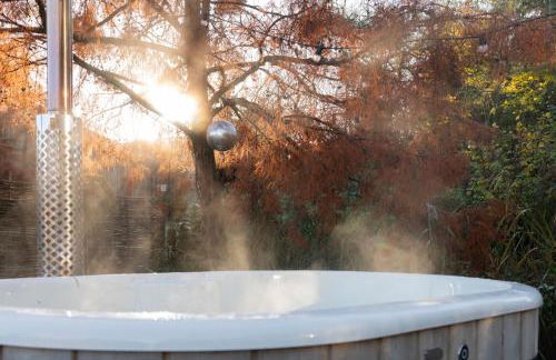 Cosy Mirrored House next to a Magical Swimming Lake - Foto 44