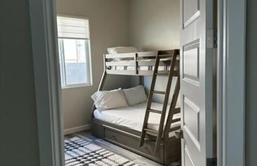 Beautiful New construction home - New Pool & Spa! - Foto 51