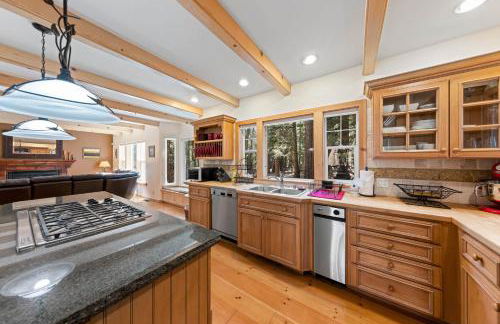 Fox Crossing at Tahoe Donner by Tahoe Getaways - 3BR Vacation Rental w Forested Views & HOA Amenities! - Foto 14