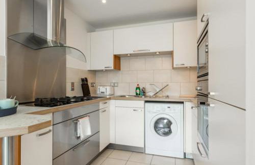 Reflections - Balcony Views of Poole Harbour - Photo 4