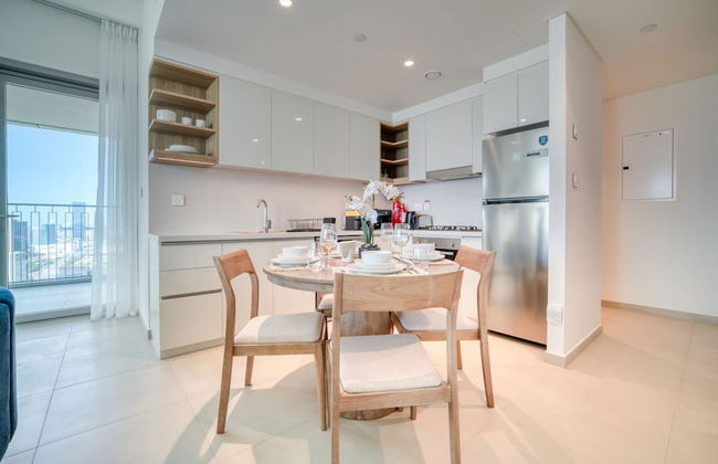 Classy Downtown 2BR w City View Balcony - Photo 33