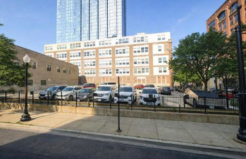 Luxury 6BR Suite with Pool Table Sleeps 12 Perfect for Group Stay Near McCormick Place, Grant Park and Soldier Field - Foto 37