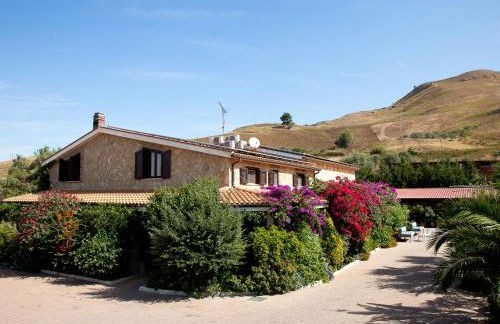 Villa in Alia With Pool & Olive Views - Foto 1