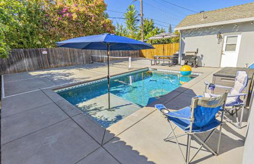 3BR 2BA Retreat with Pool 1 Mile to Downtown - Foto 1