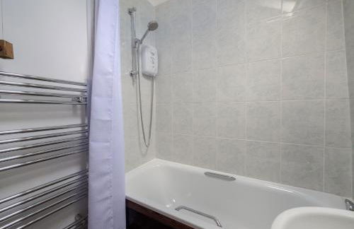 The Lilley Pad in Ludlow Cosy, Central, Perfect for Couples, Netflix & Parking Permit - Photo 8