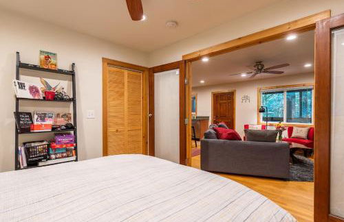 Vino Velo Retreat! Redwoods! Hot Tub!! Fire Table!! BBQ!! Game Room!! Fast WiFi!! Dog Friendly!! - Foto 31