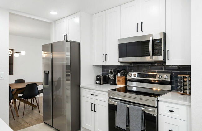 @ Marbella - Modern 4-br Retreat Chef's Kitchen - Photo 18