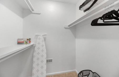 Beautiful 6 bed 3 bath home in quiet neighborhood - Foto 31