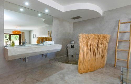 Modern Villa with Seaviews Sleeps 14 - Foto 36