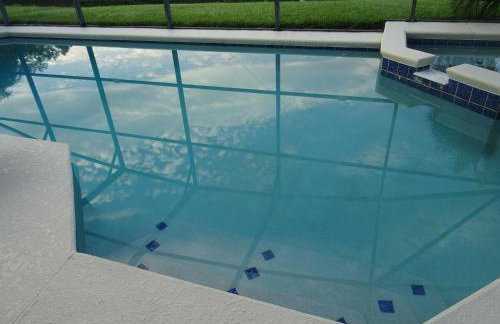 Sunny lake view villa with pool spa - close to attractions - Foto 47