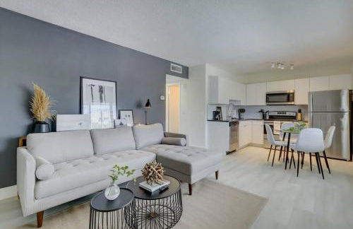 2BR Coastal Getaway! - Foto 1