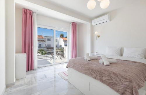 Luxurious And Modern Family Home - Photo 19