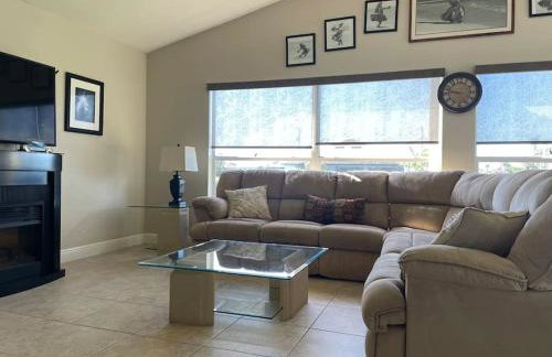 Relax with nature in our Waterfront 4 bedroom -HEATED POOL HOME-KING BED - Foto 25