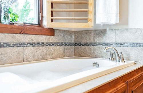 Upscale Hot Tub Wildlife Views - Photo 31