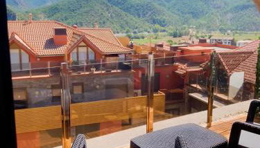 Apartament dúplex amb vistes al Pirineu català - Photo 4