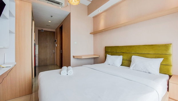 Homey And Modern Studio At Tree Park City Cikokol Apartment - Foto 2, Habitación