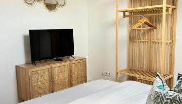 Le Ptit Gite de Chablis - Maison avec Cour en Centre-Ville - Foto 3, wardrobe