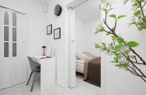 Jasny Apartament z Tarasem i Parkingiem by Noclegi Renters - Foto 19