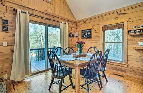 10 Mi to Lake Lure Mtn-View Cabin with Deck and Loft! - Foto 7