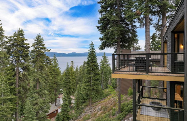 Lake View, Firepit, Game Room Remodeled Lake Tahoe Luxury Cabin by Avantstay - Foto 13