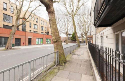 Three Bedroom Apartment by Beautiful Park - Photo 49