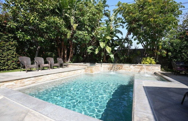 Classy 4 Bedroom 3 Bath Pool Home 3/4 Mile Walk To Disney - Foto 48