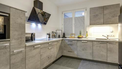 Zentrale Design Wohnung in Ufernähe - 105 qm - Parkplatz - Küche - Netflix - Foto 5, stove, dishwasher, pet friendly, toaster, minibar