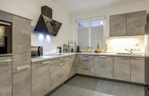 Zentrale Design Wohnung in Ufernähe - 105 qm - Parkplatz - Küche - Netflix - Foto 5