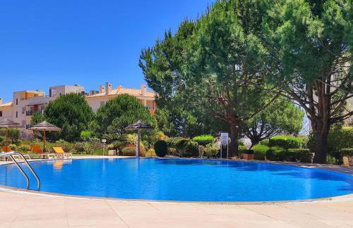 Fabulous Sunny Pool&Garden Condo by BeCherish - Foto 35