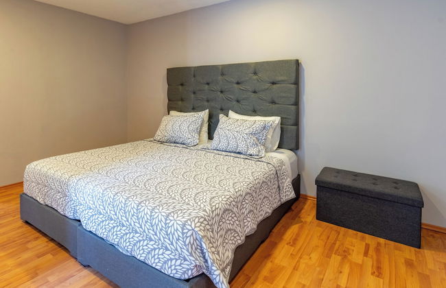 Penthouse Near Masaryk , Sleeps 16 , Pet Friendly - Foto 7