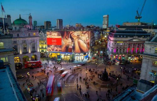 Stunning Hyde Park Home with Private Balcony & Lift Elevator Access - Foto 48