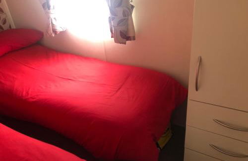 Seaside 2-Bed Caravan Retreat - Sleeps 6 & Parking - Foto 24