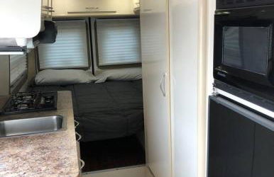 Private and cozy RV, direct bus to NYC Manhattan only 2 blocks away, MetLife Stadium FIFA World Cup 25 minutes away - Foto 2