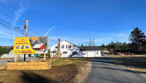 Renovated farmhouse on snowmobile trail with firepit & mountain views, 10 min from Bretton Woods! - Foto 3