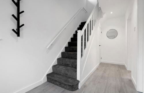 3Bed House-Free Parking - Foto 10