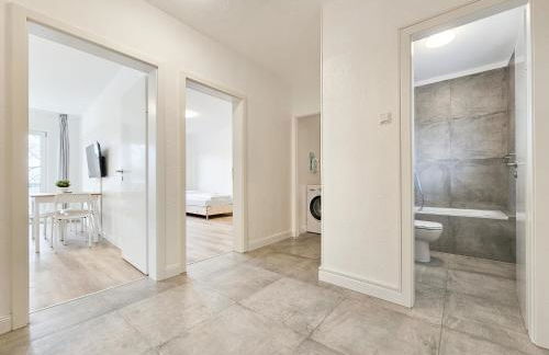 Tolstov Apartments - Monteurwohnungen - 2 Schlafzimmer - Küche - Balkon - Waschmaschine - 25 Min zur Messe DUS - Foto 12