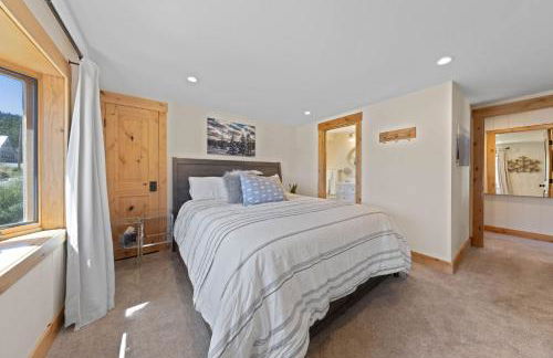 Rustling Grove in Tahoe City - Pet-Friendly, Walking Distance to Downtown and Lake - Private Hot Tub - Foto 14